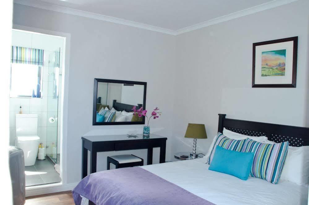 Somersby Guest House Hout Bay Exteriör bild